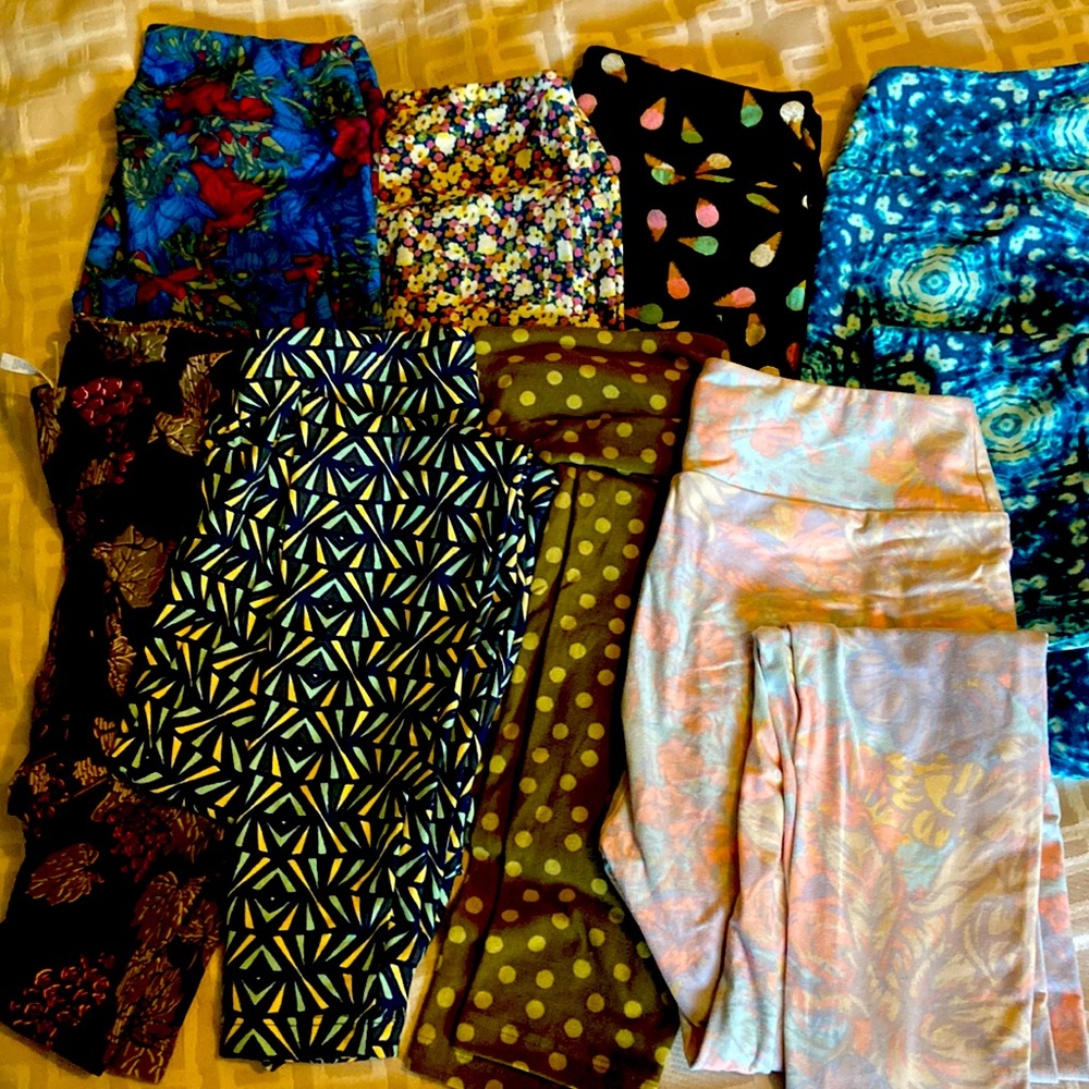 EIGHT PAIRS of One Size fits most LulaRoe leggings!